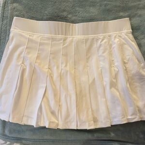 Vineyard Vines White Performance Pleated Skort